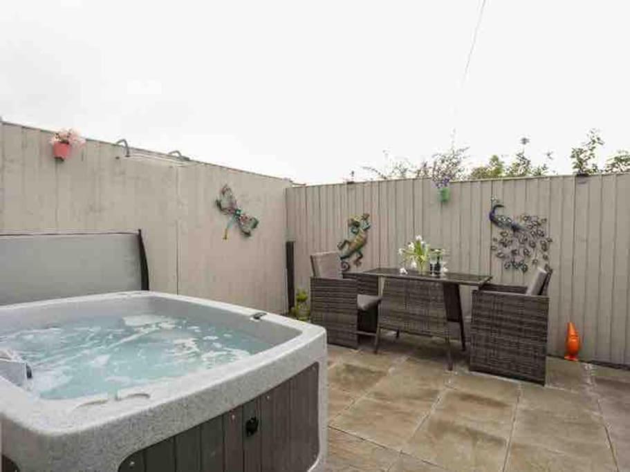 Beeches Bach, 1 Bedroom Cottage With Hot Tub Prestatyn Exterior foto