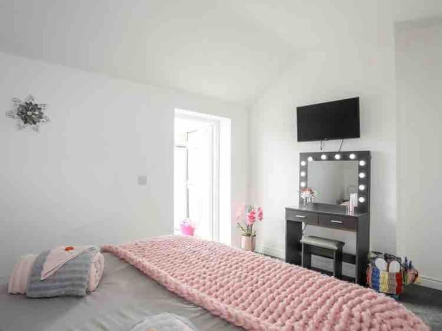 Beeches Bach, 1 Bedroom Cottage With Hot Tub Prestatyn Exterior foto
