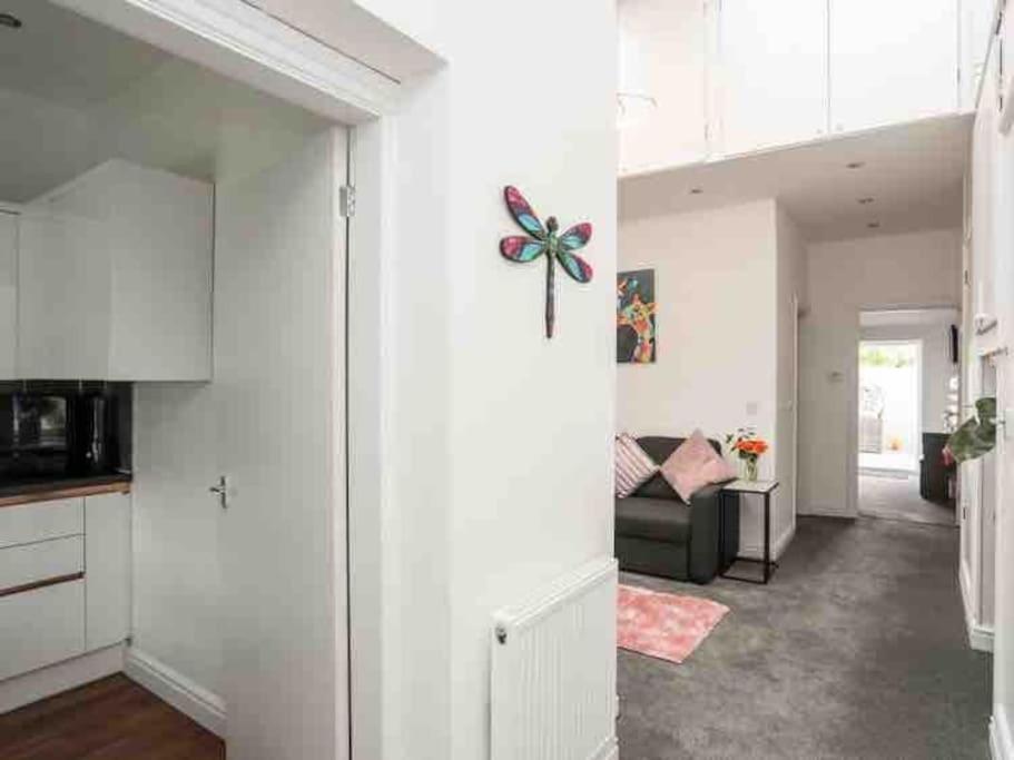 Beeches Bach, 1 Bedroom Cottage With Hot Tub Prestatyn Exterior foto