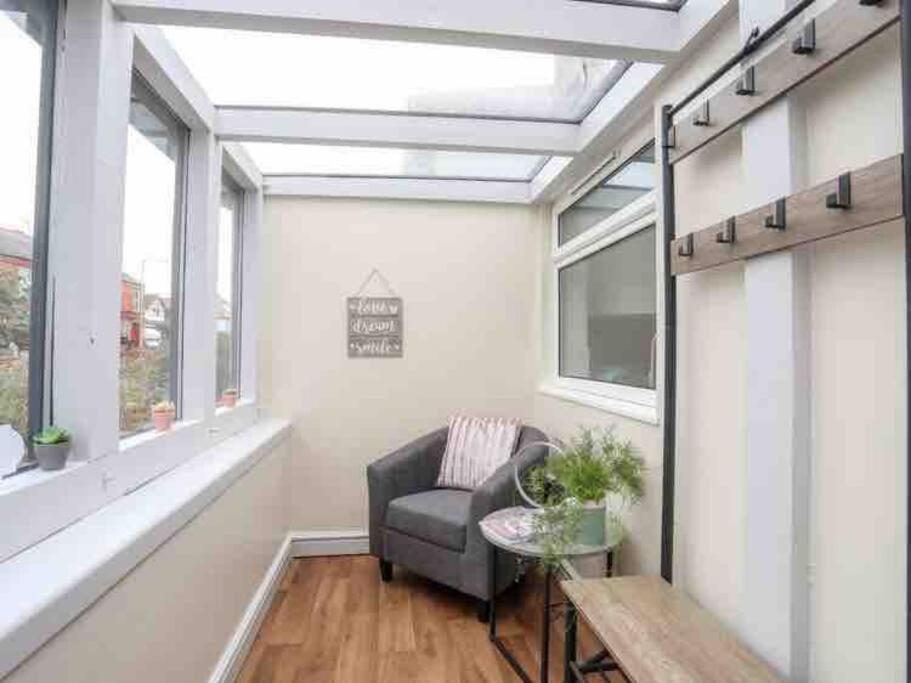 Beeches Bach, 1 Bedroom Cottage With Hot Tub Prestatyn Exterior foto