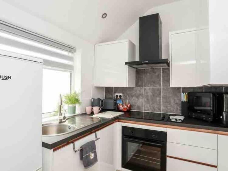 Beeches Bach, 1 Bedroom Cottage With Hot Tub Prestatyn Exterior foto